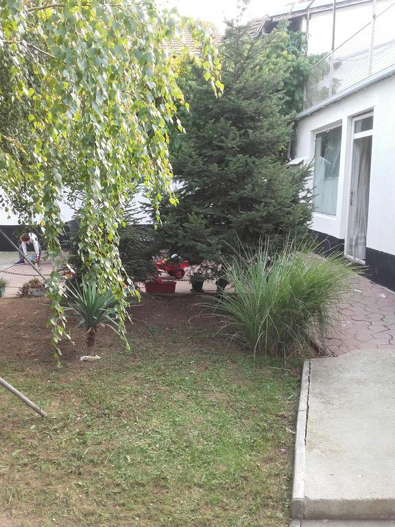 Stefan Plus Lodging Белград Екстериор снимка